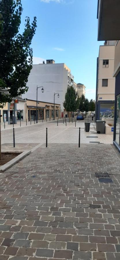 Appartamento Studio hyper centre avec balcon Châteauroux Esterno foto